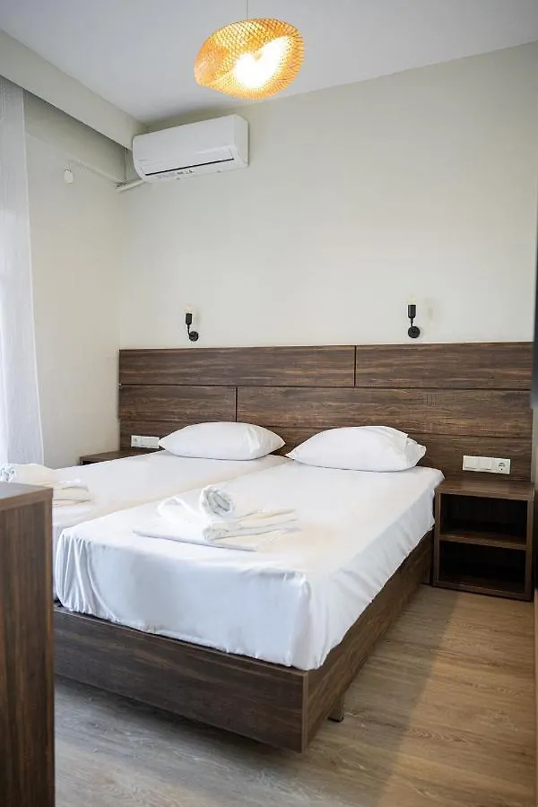 Este Luxury Apartments Kriopigi