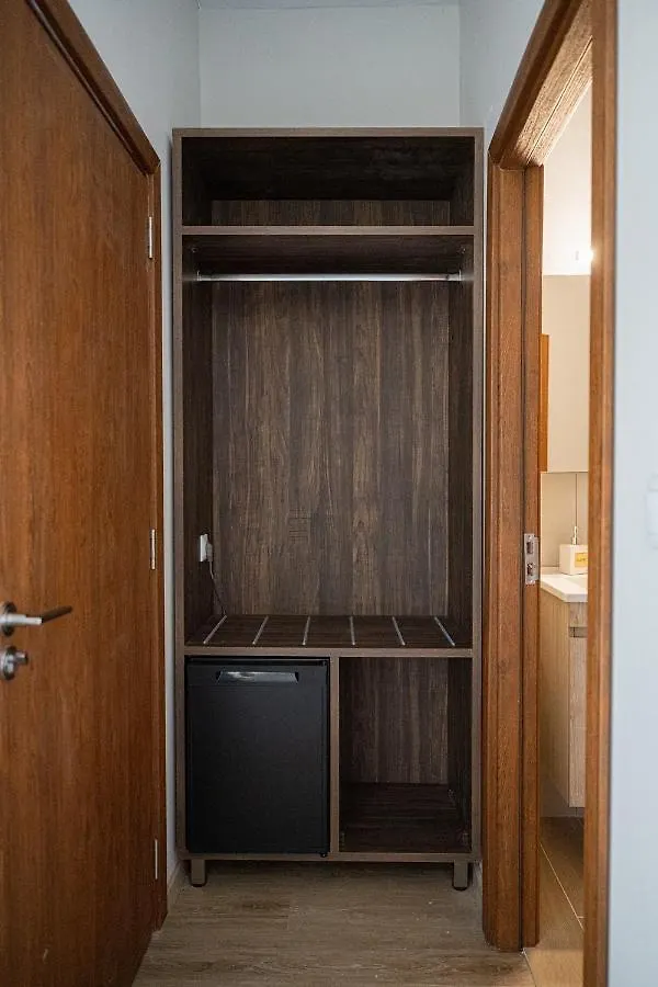 Este Luxury Apartments Kriopigi